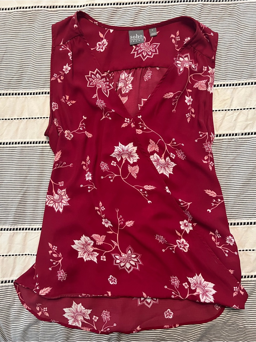 New York & Company Burgundy Floral V-Neck Sleeveless Blouse